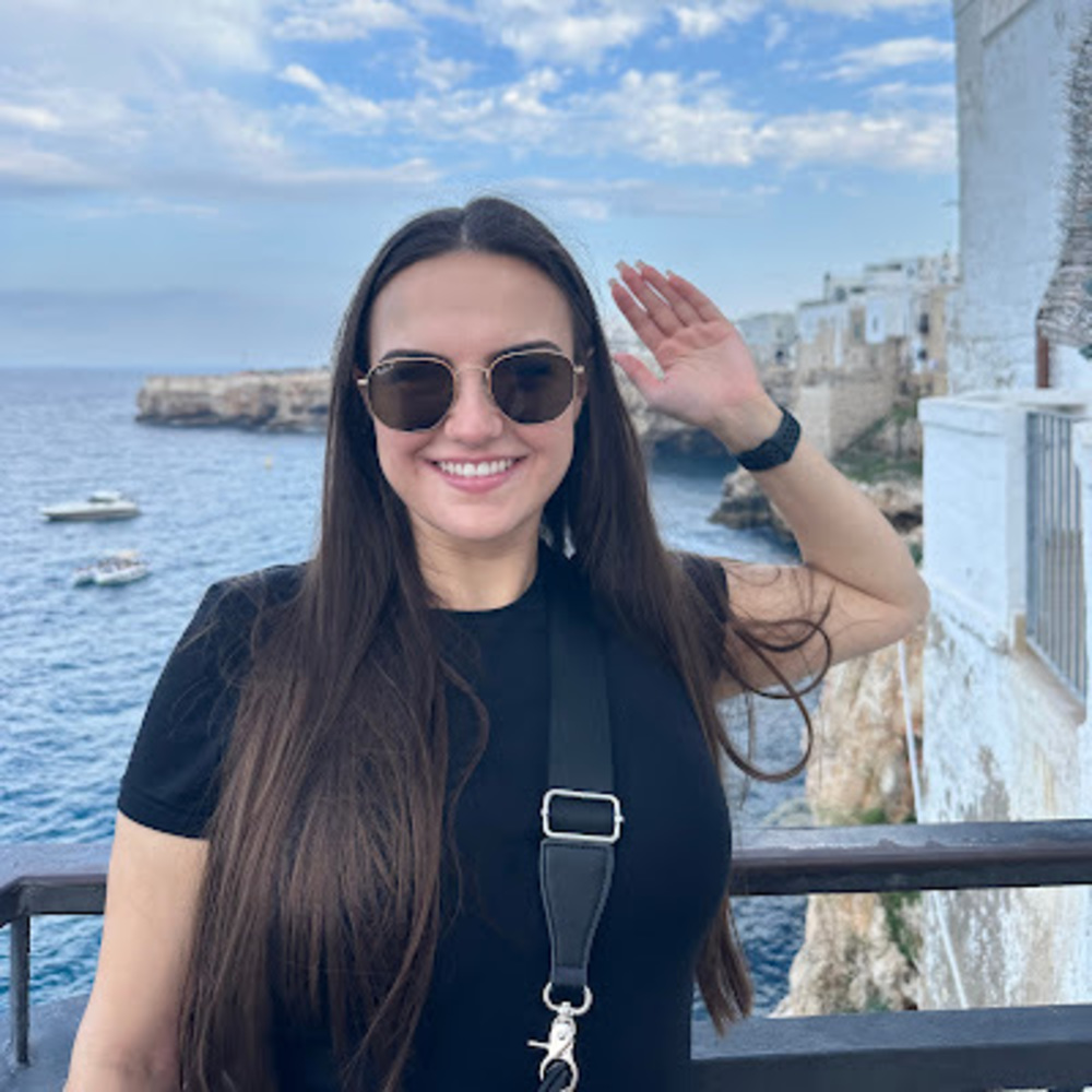 Meet your Posher, Andrea
